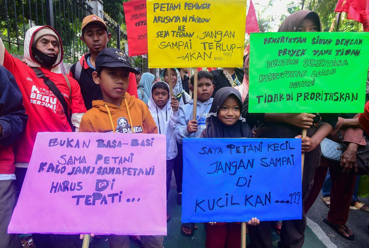 FOTO: Hari Tani Nasional, Petani Indramayu Tuntut Perbaikan Irigasi dan Modernisasi Pertanian
