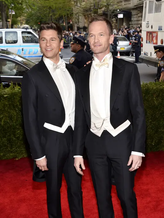 Dalam foto yang mendapat ratusan ribu ‘like’ tersebut pasangan ini terlihat gembira dan tertawa bersama. (Bintang/EPA)