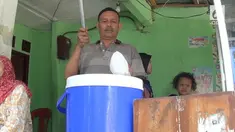 Setelah menabung selama 13 tahun seorang pedagang es akhirnya dapat mewujudkan mimpinya untuk naik haji.