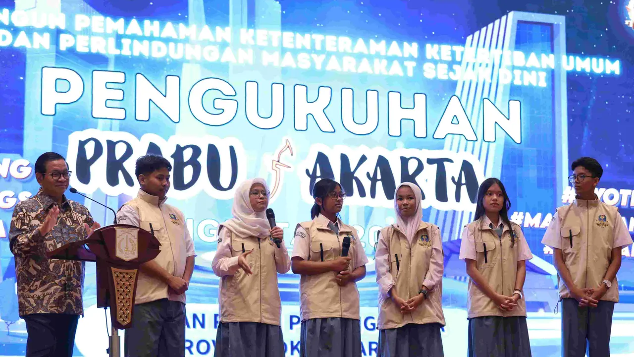 Gubernur DKI Jakarta Pramono Anung kukuhkan 1.005 pelajar sebagai Pelajar Duta Ketenteraman dan Ketertiban Umum (Trantibum) atau Prabu Jakarta tahun 2025.