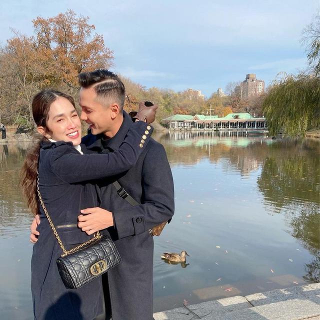 Tanpa Anak-Anak, Ini 6 Momen Ussy Sulistiawaty dan Andhika Pratama Liburan di Amerika