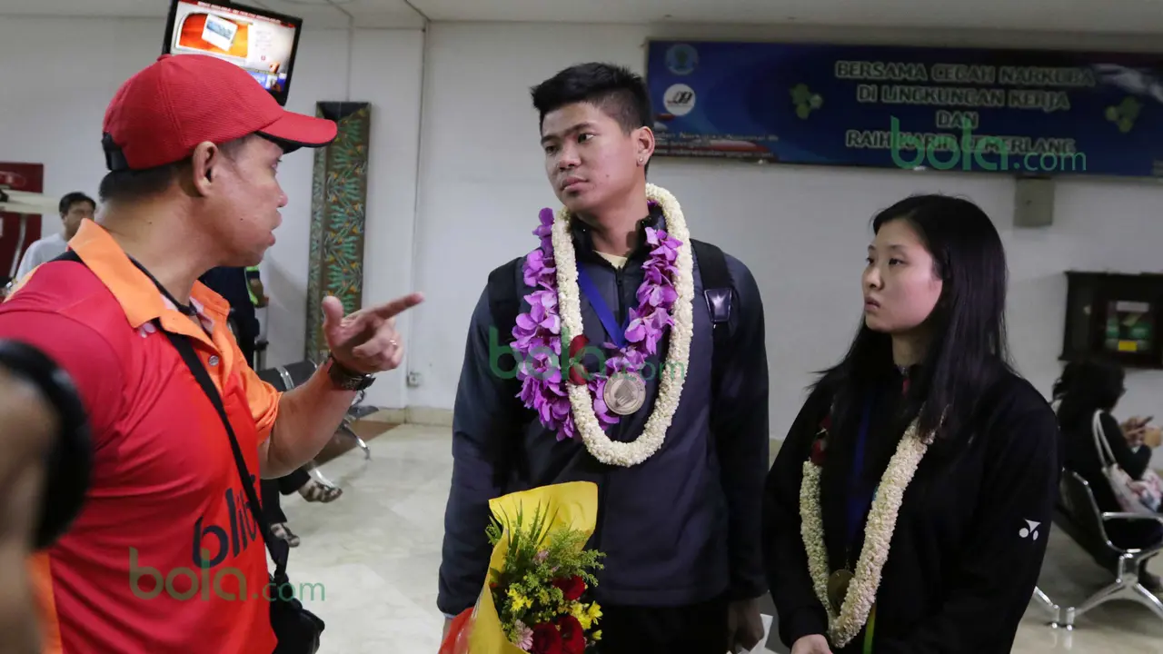Richard Mainaky (kiri) dan Praveen Jordan/Debby Susanto