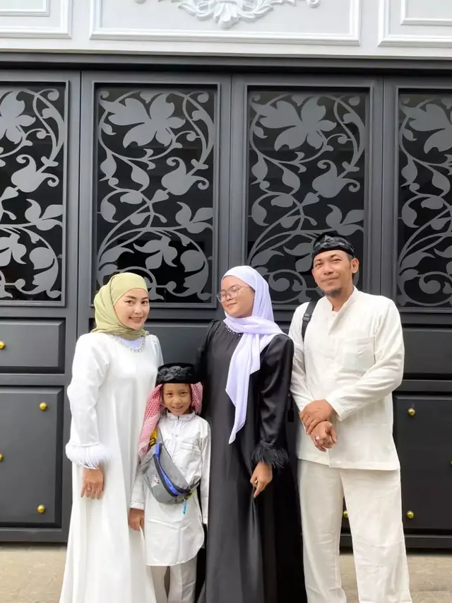 Potret Mendiang Mpok Alpa dan Keempat Buah Hatinya (Foto: Instagram @nina_mpokalpa)