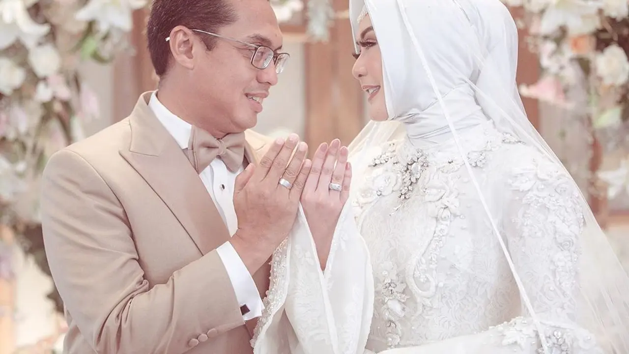 Kembali Rujuk, Ini 6 Momen Pernikahan Eddies Adelia dan Mantan Suami