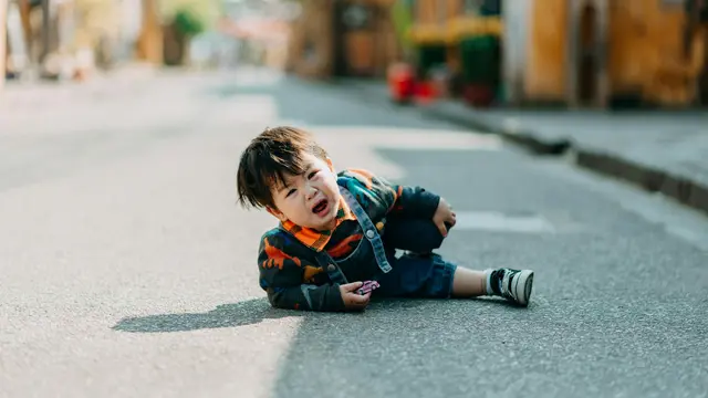 Anak Tantrum di Tempat Umum? Ini Cara Orang Tua Menghadapinya dengan Tetap Tenang Tanpa Malu Berlebihan