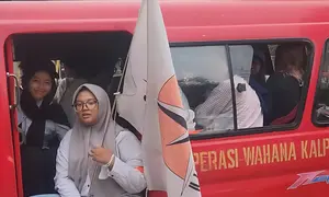 Kala 'Pilot Darat' Pengantar Mahasiswa Aksi Mematahkan Barikade Aparat Saat Aksi di Jakarta