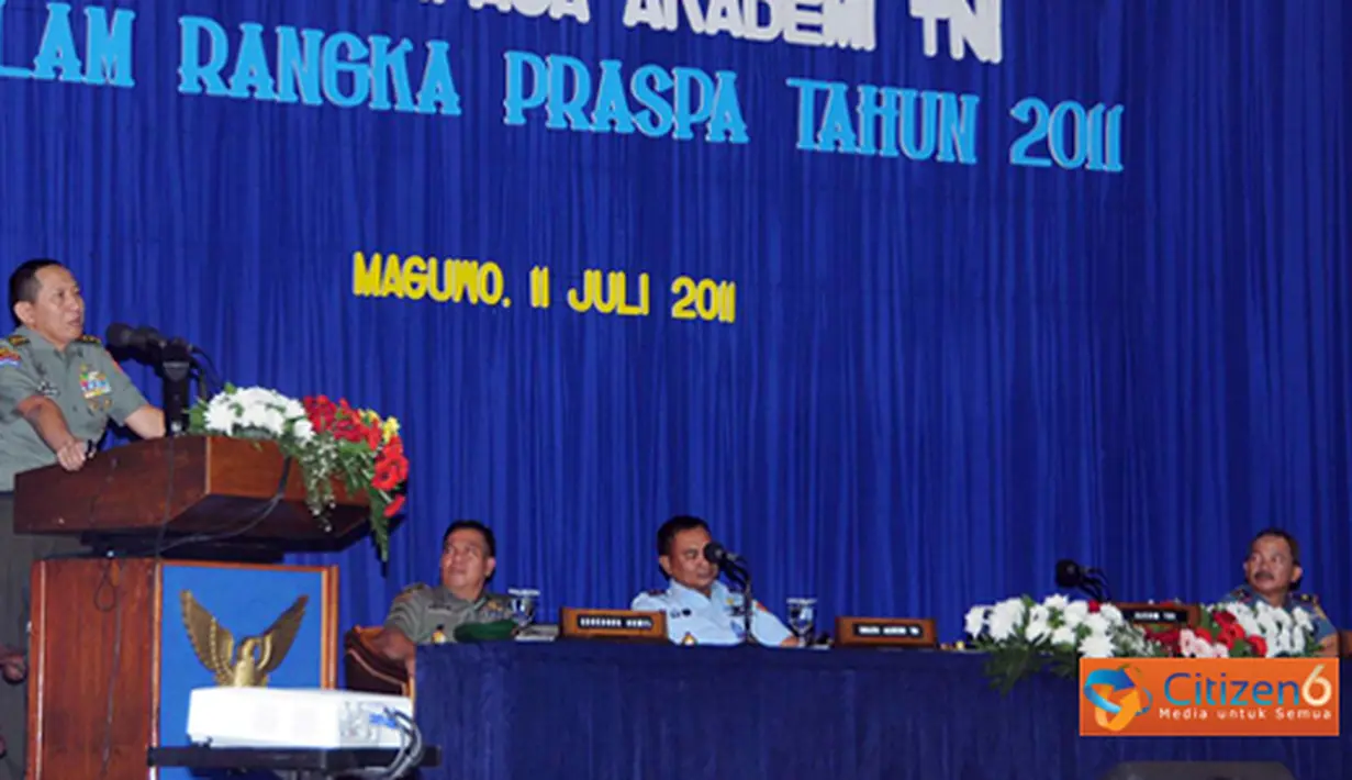 Citizen6, Yogyakarta: Kasum TNI Letnan Jenderal TNI J. Suryo Prabowo memberi pembekalan kepada sekitar 635 orang Calon Perwira Remaja (Capaja) abituren Akmil, AAL dan AAU di Gedung GSM AAU, Yogyakarta pada, Senin (11/7). (Pengirim: Badarudin Bakri)