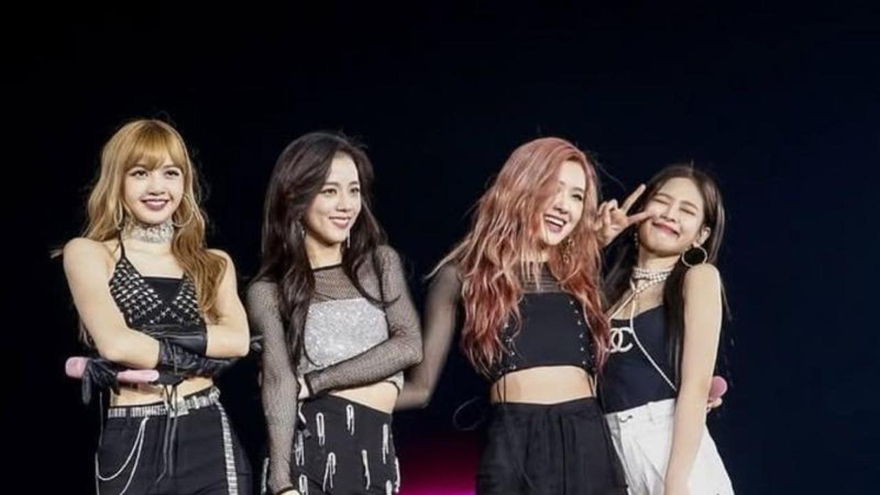 Meski Diguyur Hujan, Konser BLACKPINK GBK Guncang Jakarta dengan 'Kill This Love'!