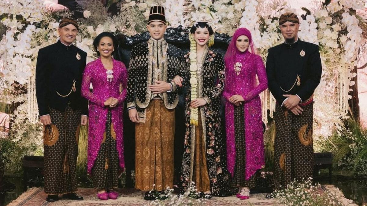 8 Potret Keluarga Alyssa Daguise di Ngunduh Mantu, Orang Tua Kompak Meski Sudah Cerai 17 Tahun Lalu