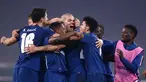 Para pemain Porto berpesta usai menghadapi Juventus pada pertandingan leg kedua babak 16 besar Liga Champions di Turin, Italia, Selasa (9 /3/2021). Juventus menang 3-2, namun harus tersingkir dari Liga Champions. (Fabio Ferrari/LaPresse via AP)