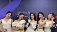 Red Velvet tampil serba putih dalam acara Gaon Chart Music Awards 2022 (dok.Instagram/@redvelvet.smtown/https://www.instagram.com/p/CZO2AUHotrx/Komarudin)