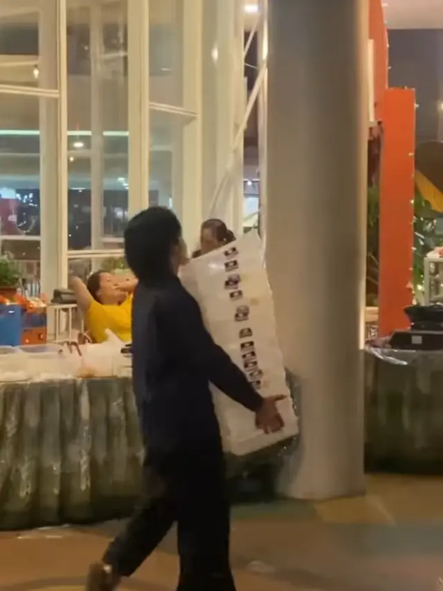 Epy Kusnandar Jual Takjil