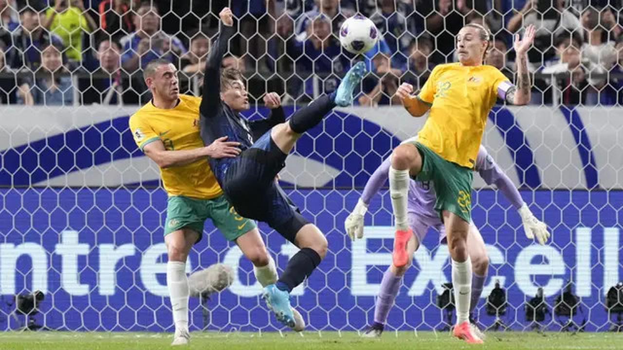 Abang Skena Senyam-senyum, Momen Kocak Jackson Irvine Tiba di Bandara Sydney Malah Bertemu Suporter Timnas Indonesia