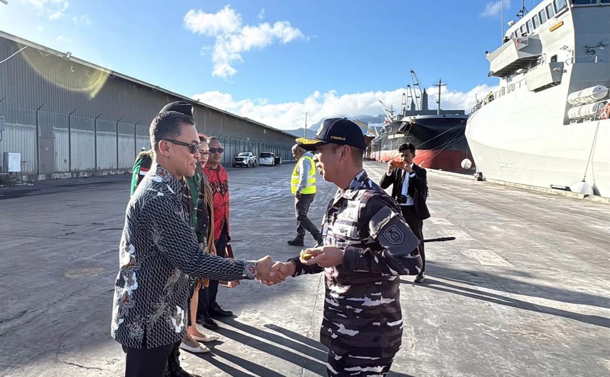 FOTO: KRI Canopus Tiba di Mauritius Usai Pelayaran Lintas Samudra