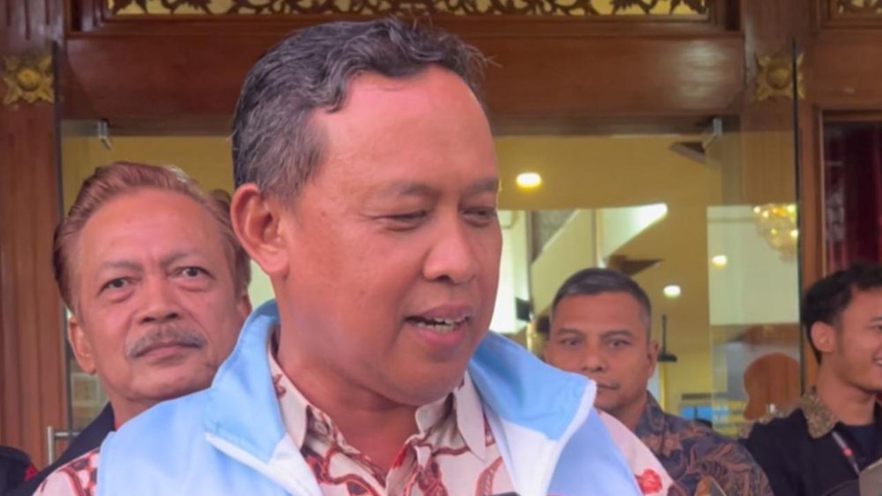 Polemik Angkot Vs Biskita, Begini Solusi Tri Adhianto Atasi Masalah Transportasi di Bekasi