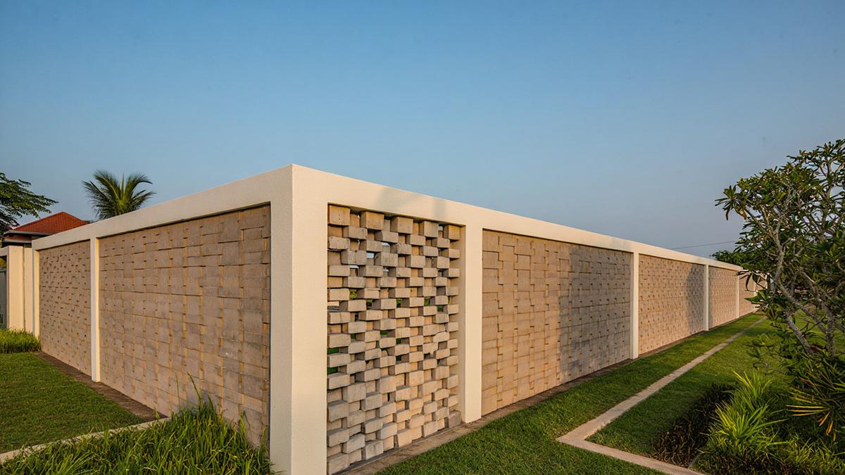 10 Model Pagar Batako Panjang Sederhana Minimalis, Bikin Hunian Tampil Estetik dan Enak Dipandang