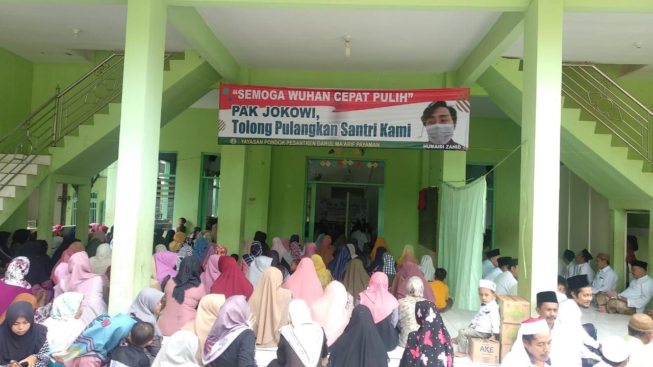 Doa Bersama Santri dan Alumni Ponpes Darul Ma'arif Lamongan