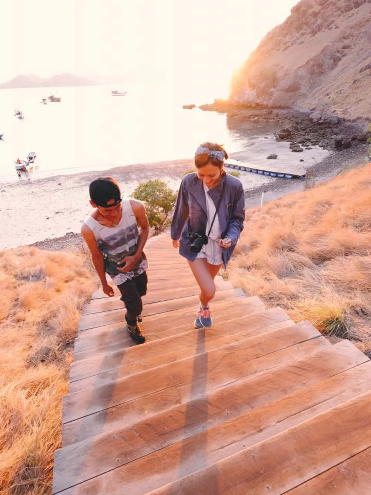 Travel blogger, Harival Zayuka menceritakan perjalanan wisatanya di Pulau Padar yang berada di kawasan Taman Nasional Komodo.