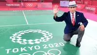 Wahyana (53) wasit dalam final tunggal putri cabang olahraga bulutangkis Olimpiade Tokyo