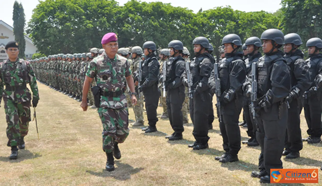 Citizen6, Surabaya: Setelah lolos dalam seleksi penerimaan Dikbrevet TNI AL 2012, sebanyak 95 Prajurit  terbaik TNI AL siap mengikuti pendidikan pasukan Elit TNI AL di "Kawah Candra Dimuka" Kobangdikal, Senin, (1/10). (Pengirim: Penkobangdikal)