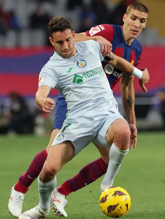 Gol Raphinha pada menit ke-20 mengawali keunggulan Barcelona atas Getafe. (LLUIS GENE/AFP)