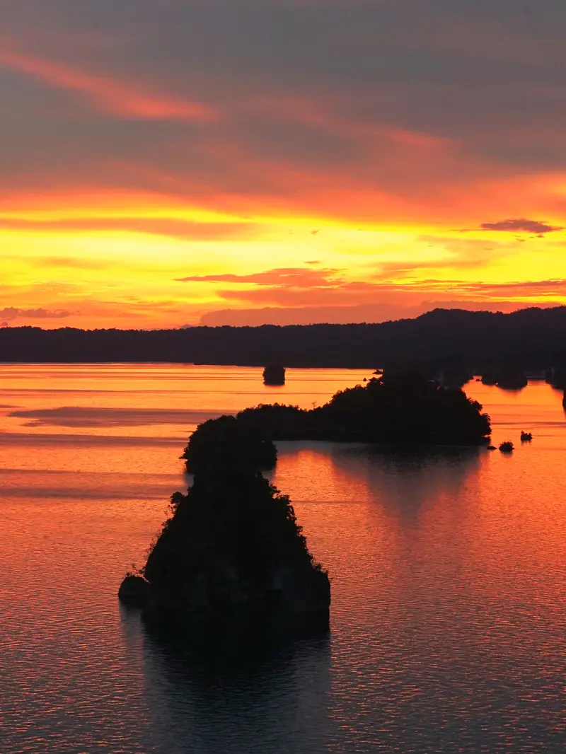 Senja di Raja Ampat dari Puncak Wawiyai