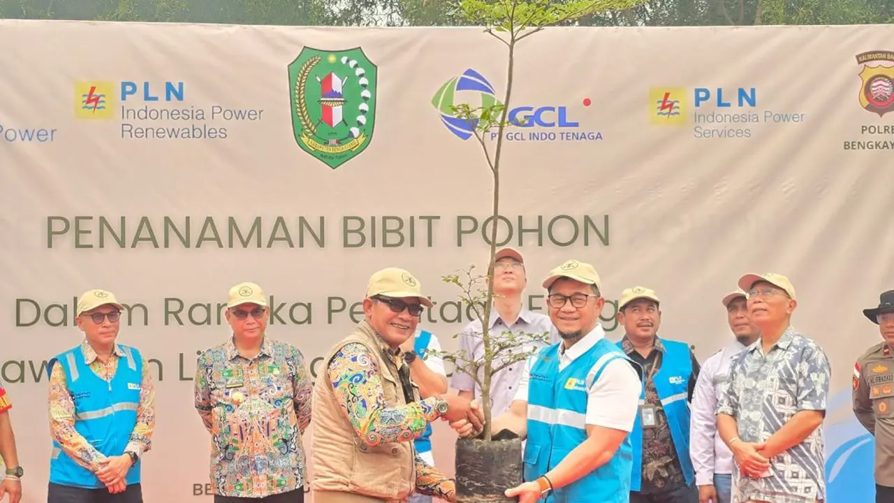 Jaga Lingkungan Pesisir, PLN IP Renewables Dukung Penataan Kawasan Lindung Pantai PLTU Kalbar-1
