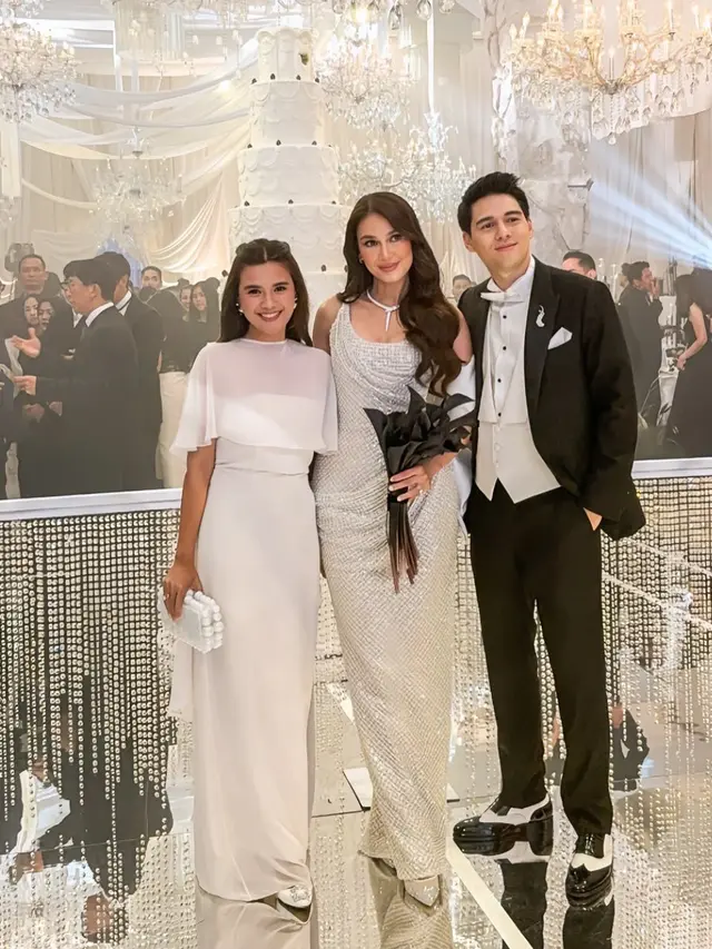 Adu Gaya Artis Kenakan Busana Putih saat Hadir Resepsi Luna Maya dan Maxime.