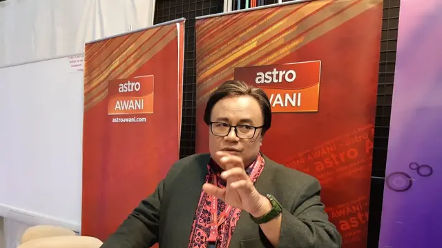 Bincang singkat dengan pemimpin Redaksi Astro Awani Suhaimi Sulaeman. (Liputan6.com/Tanti Yulianingsih)