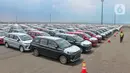 Deretan mobil terparkir saat kunjungan Komite Percepatan Penyediaan Infrastruktur Prioritas (KPPIP) di Proyek Strategis Nasional (PSN) Pelabuhan Patimban, Subang, Jawa Barat, Rabu (28/12/2022). Kementerian Koordinator Bidang Perekonomian melalui KPPIP meninjau progress tahap satu ke tahap dua pengembangan pelabuhan dalam rangka mengoptimalkan potensi transportasi barang dan sebagai back up sekaligus sebagai penghubung off the road dengan area hinterland. (Liputan6.com/Angga Yuniar)