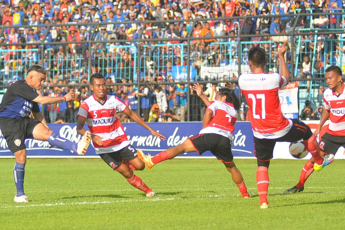 Arema Cronus vs Madura United