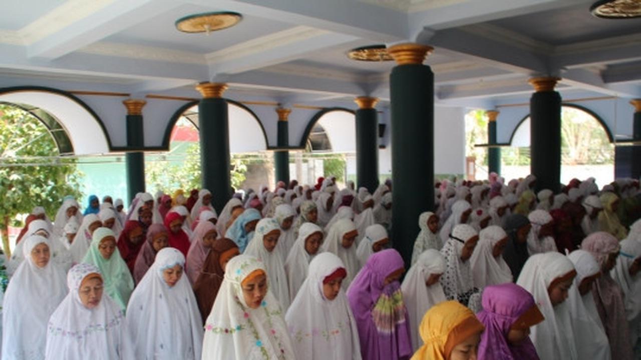 Ratusan pelajar Kediri gelar salat gaib untuk korban tragedi Mina