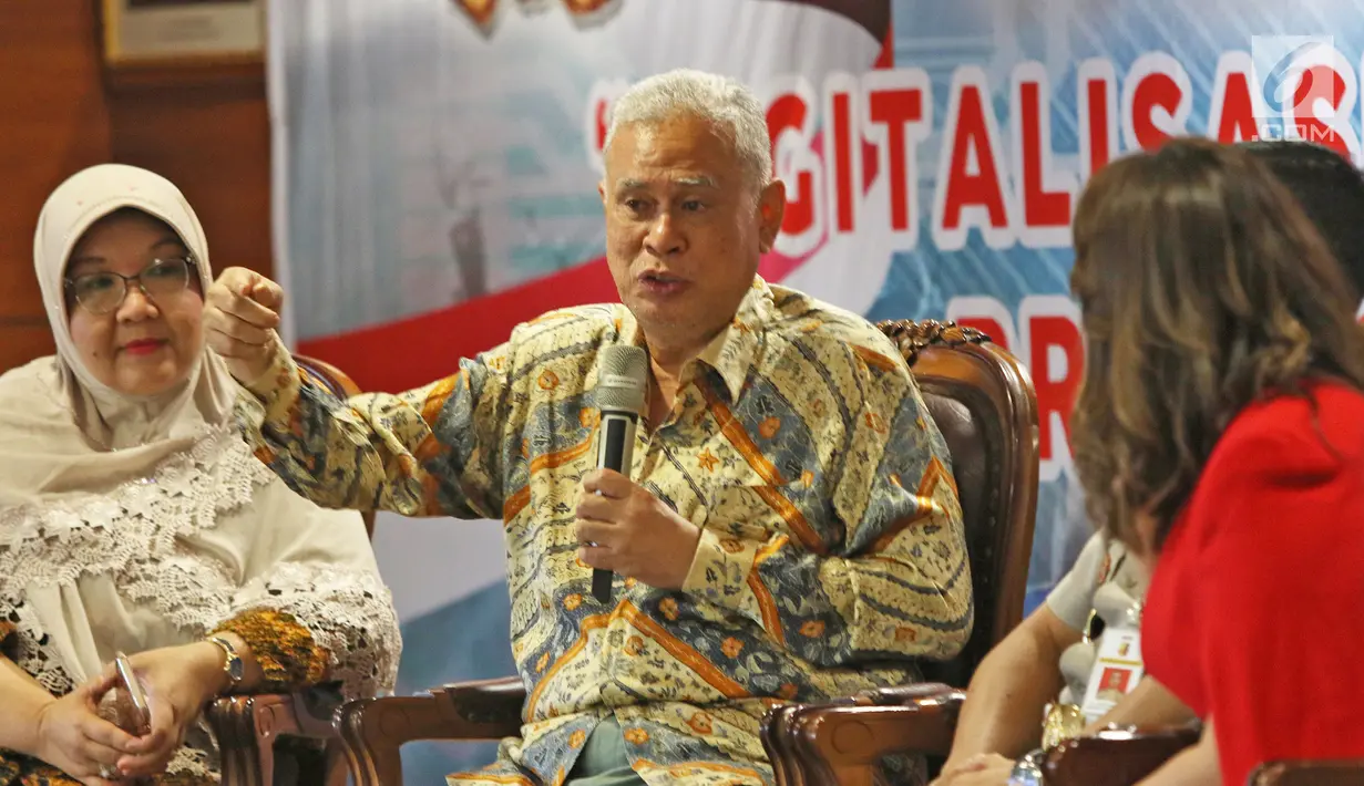 Pakar transportasi Tri Tjahjono (tengah) memberi pemaparan dalam Workshop Smart SIM di NTMC, Jakarta, Kamis (5/9/2019). Dalam Smart SIM, apabila seorang pengendara telah memperoleh 12 poin pelanggaran maka bisa ditindak tegas dengan pencabutan SIM. (Liputan6.com/Herman Zakharia)