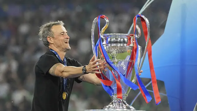 Final UCL Penuh Emosi, Luis Enrique Terharu Saksikan Tribute Suporter PSG untuk Xana