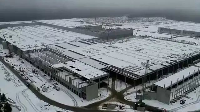 Pabrik Tesla ditunda pembukaannya pasca insiden kebakaran