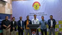 BOPI, PT LIB, PSSI, APPI, dan perwakilan klub yang dihadiri Persija Jakarta dan Bhayangkara FC, melakukan pertemuan menjelang bergulirnya Shopee Liga 1 2019 di Kantor Kemenpora, Jumat (10/5/2019). (Bola.com/Muhammad Adiyaksa)