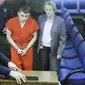 Tersangka kasus penembakan sekolah di Florida, Nikolas Cruz, saat menjalani sidang perdana di pengadilan pada hari Kamis, 15 Februari 2018. (AFP Photo / Susan STOCKER-SUN SENTINEL)