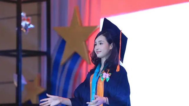 Lakeisha Dardak Putri Arumi Bachsin wisuda SD.  [@arumibachsin_94]