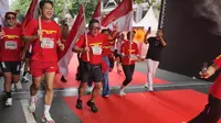 Sekjen PDIP Tuntaskan 10K Soekarno Run 2026, Bawa Merah Putih Berkibar
