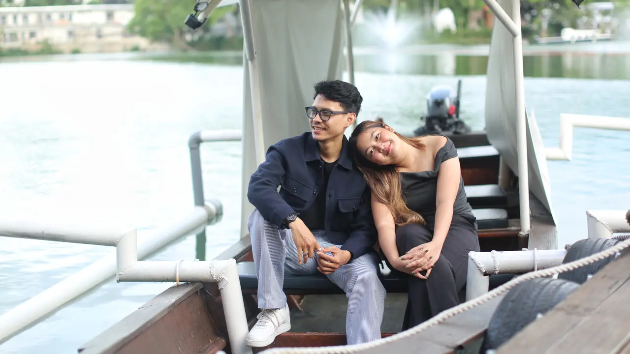 couple november romantic date