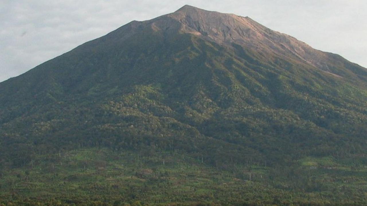 Dalam kesemuanya, Gunung Kerinci tidak hanya memukau dengan pemandangannya yang indah, tetapi juga dengan keberadaan mitos dan legenda yang menambahkan lapisan misteri pada gunung tertinggi di Pulau Sumatra ini.