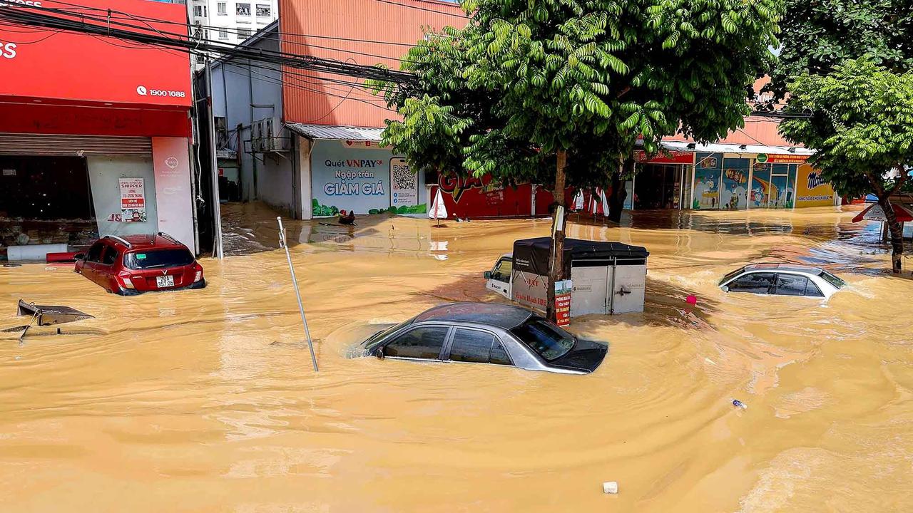 FOTO: Topan Matmo Luluhlantakkan Vietnam Utara, Banjir Terburuk dalam 60 Tahun