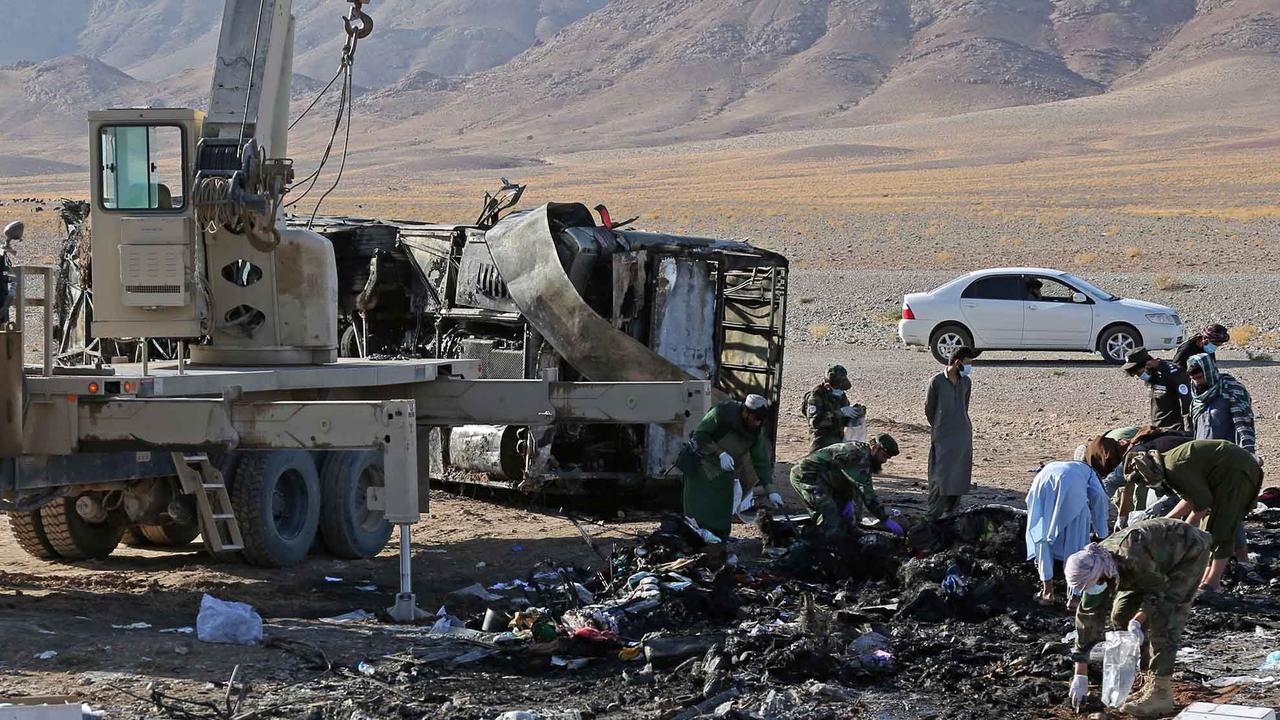 FOTO: Tragedi Maut di Herat,  79 Migran Afghanistan Tewas dalam Kecelakaan Bus