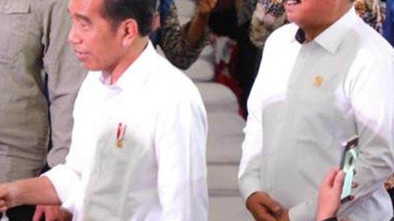 Momen Hadi Tjahjanto Dampingi Presiden Jokowi Serahkan Hasil PTSL 2023 di Jawa Timur
