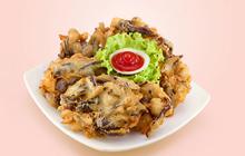 Momen Perempuan Indonesia Masak Bakwan buat Buka Puasa, Mertua Asal Norwegia Doyan Banget