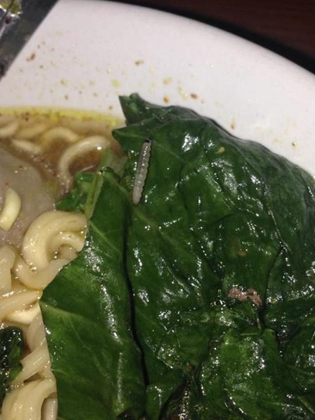 6 Potret Beli Makanan Dapat Bonus Tak Terduga Ini Bikin Heran