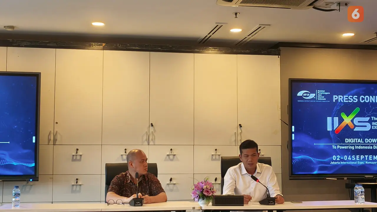 Ketua Umum APJII, Muhammad Arif bersama Direktur Indonesia Technology & Innovation (INTI), Hendri Bunardy di acara konferensi pers IIXS 2025 di Jakarta. Liputan6.com/Anka Fergy Agustian