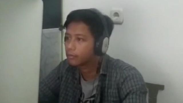 Berita video TikTok Bola.com kali ini menampilkan fakta di balik editor grafis motion, Dody Iryawan, ketika menjalani rapat saat Work from Home (WFH) karena pandemi COVID-19.