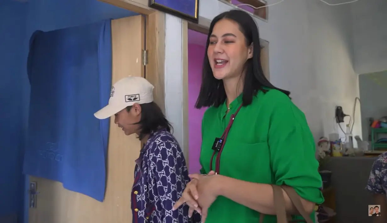 Nyaman Meski Tak Punya Dipan, Ini 7 Potret Rumah Bonge Citayam Fashion Week (Sumber: YouTube/Baim Paula)