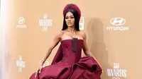 Teyana Taylor Serba Burgundy di Karpet Merah BET Awards 2026, Ikon Tahun 2026